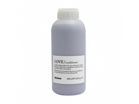 Davines LOVE kondicionierius tiesiems nepaklusniems, besipučiantiems ir besiveliantiems plaukams, 1000ml