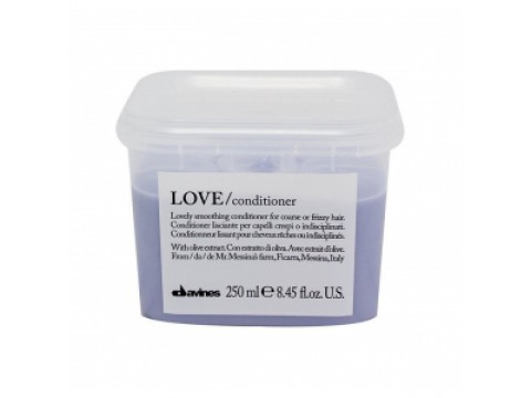 Davines LOVE glotninantis kondicionierius nepaklusniems plaukams, 250ml