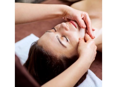 Jauninantys veido, kaklo ir dekoltė zonos 5 masažai po 60 min, "OLD TOWN SPA" masažo ir grožio klinikoje Vilniuje